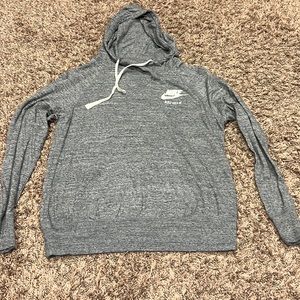 Lightweight Nike sweatshirt womens